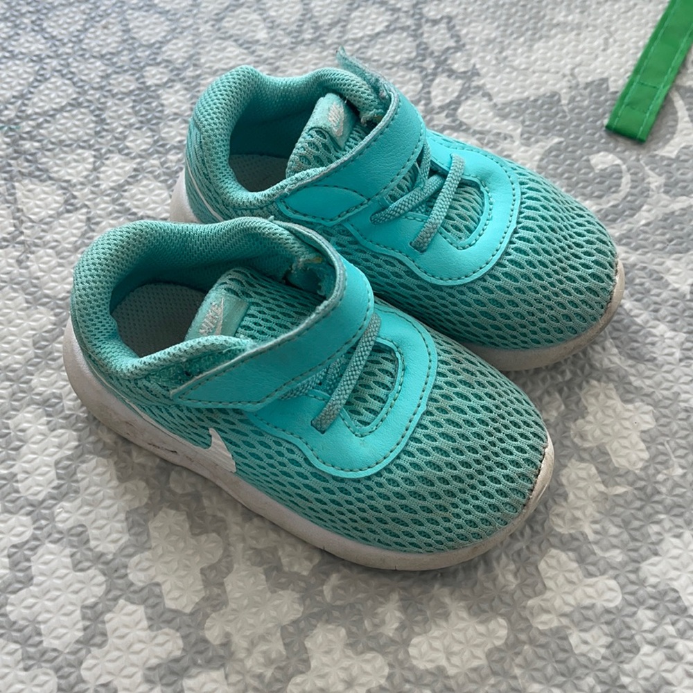 Nike Tennis Shoes